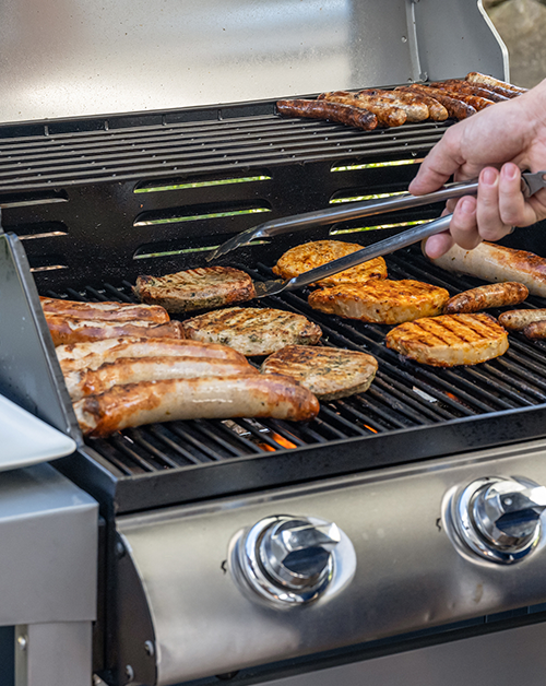 Selecting the right tools for professional grilling results 3